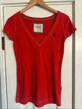 Abercrombie & Fitch Red V-Neck Cap Sleeve Tee - Y2K Vintage Moose Logo
